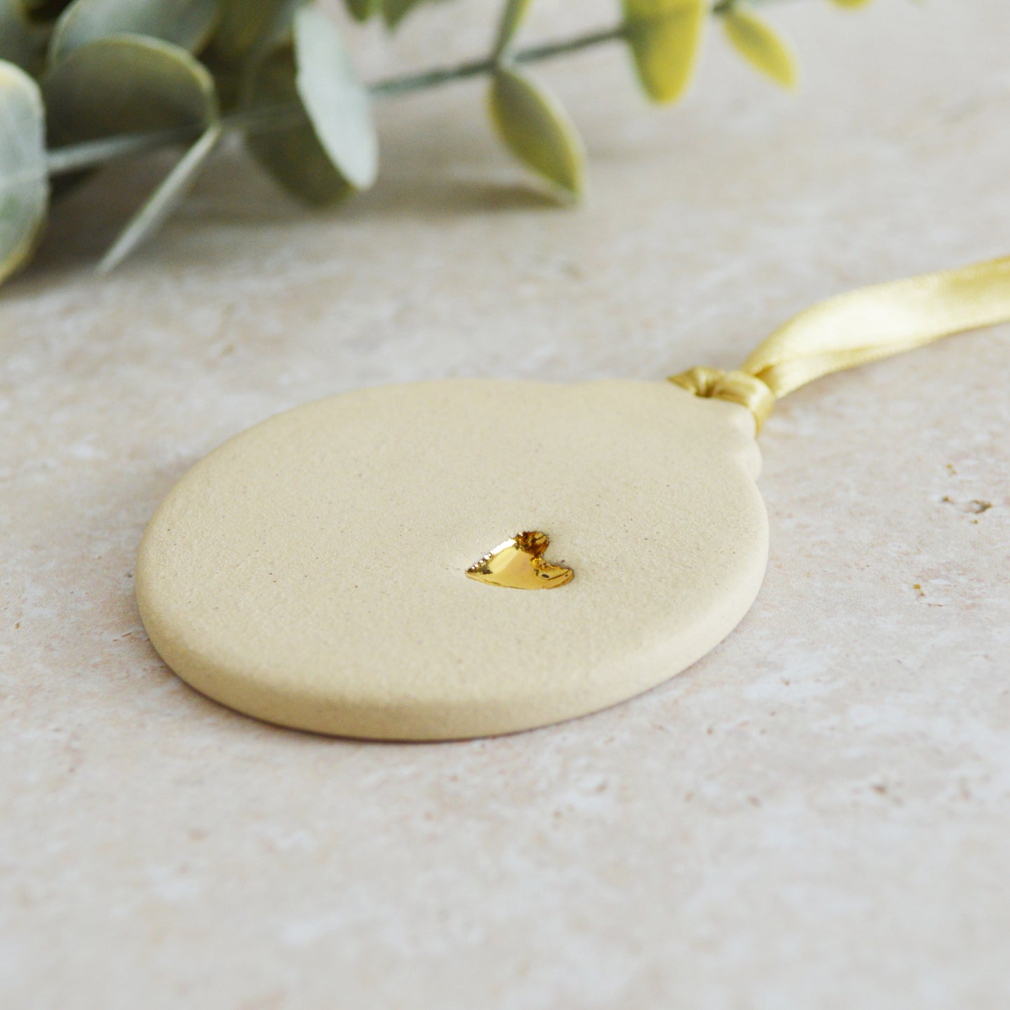 Sample* Flat Bauble Hanging Decoration With A Gold Heart | Beige | Stoneware | Hanging Christmas Decorations | Christmas Tree Decor (B19)