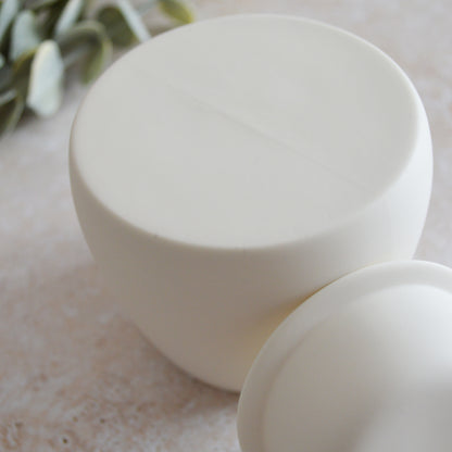 Seconds* WHITE Wax And Oil Burner With A Gold Embossed Heart And Detachable Lid | Wax Burner | Porcelain (A1)