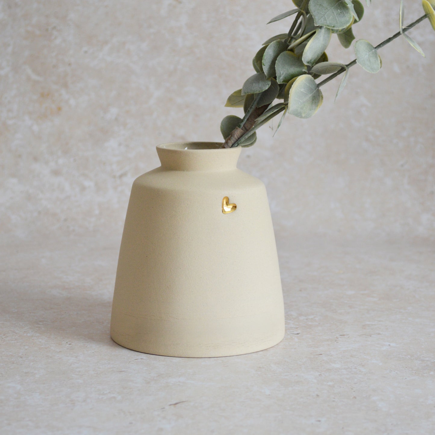 Seconds* Beige Collard Neck Ceramic Vase With A Gold Embossed Heart | Stoneware Vase | Flower Vase (A52)