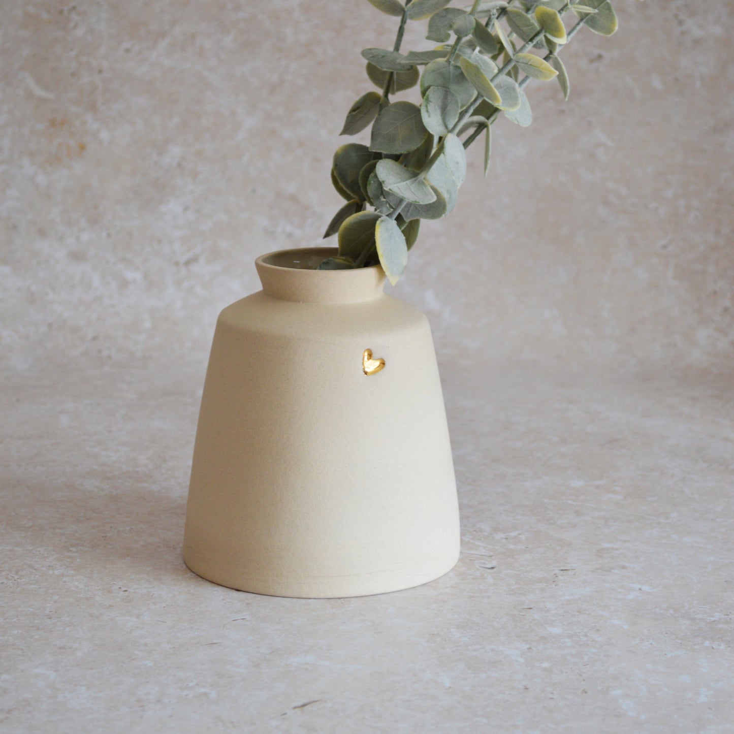 Seconds* Beige Collard Neck Ceramic Vase With A Gold Embossed Heart | Stoneware Vase | Flower Vase (A60)
