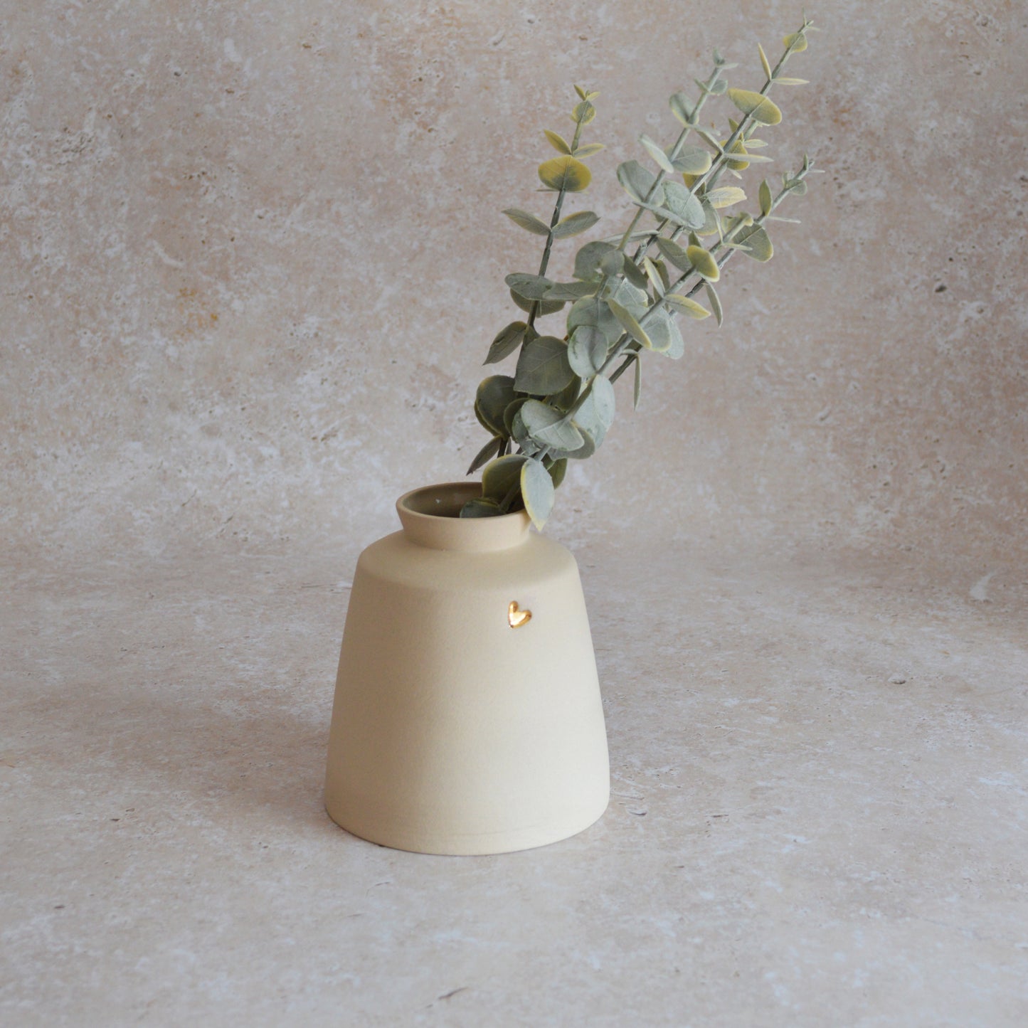 Seconds* Beige Collard Neck Ceramic Vase With A Gold Embossed Heart | Stoneware Vase | Flower Vase (A60)