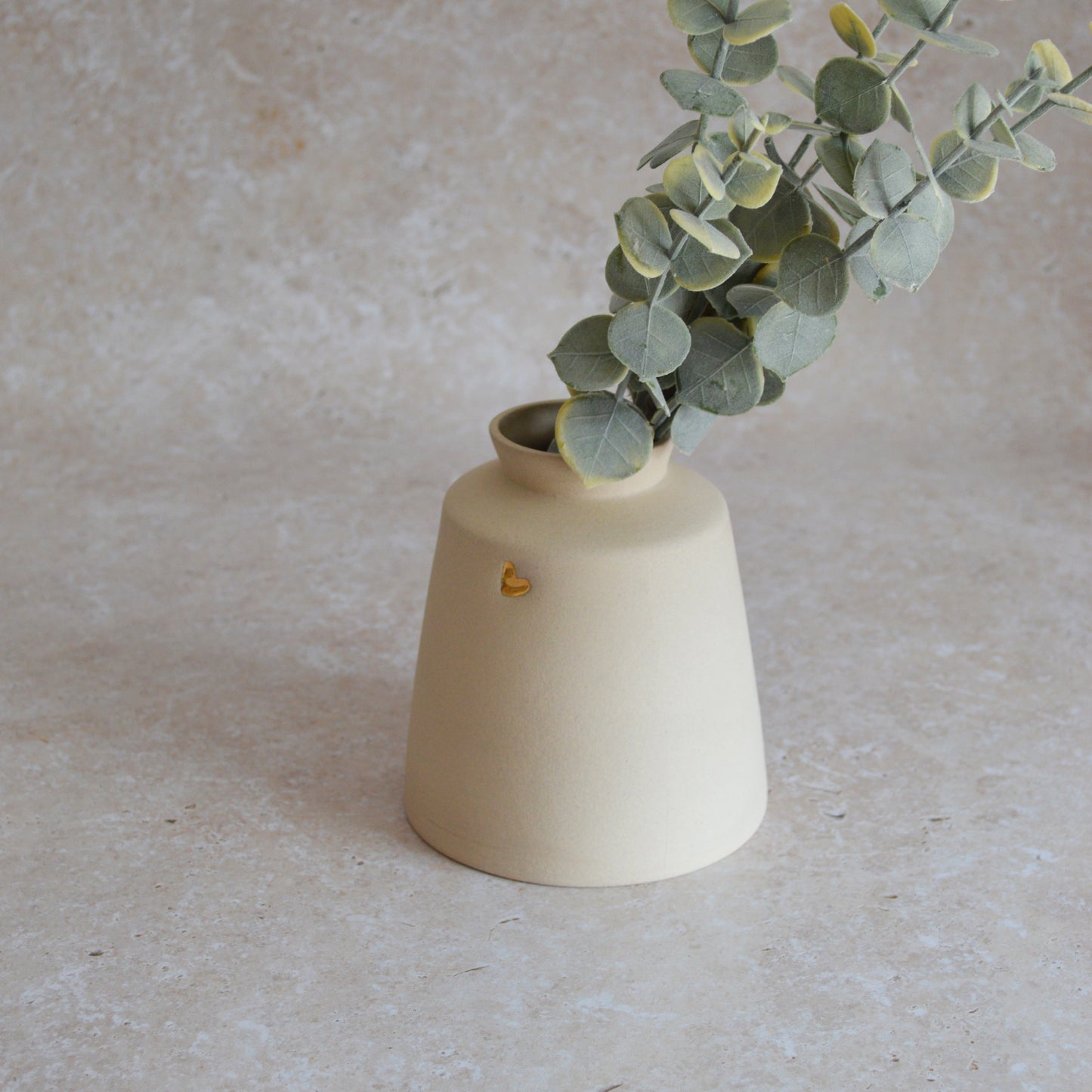 Seconds* Beige Collard Neck Ceramic Vase With A Gold Embossed Heart | Stoneware Vase | Flower Vase (A60)