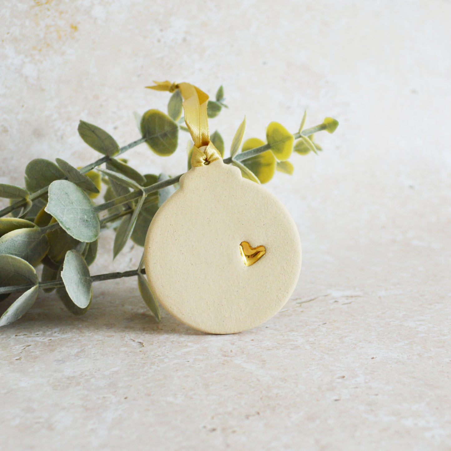 Sample* Flat Bauble Hanging Decoration With A Gold Heart | Beige | Stoneware | Hanging Christmas Decorations | Christmas Tree Decor (B19)