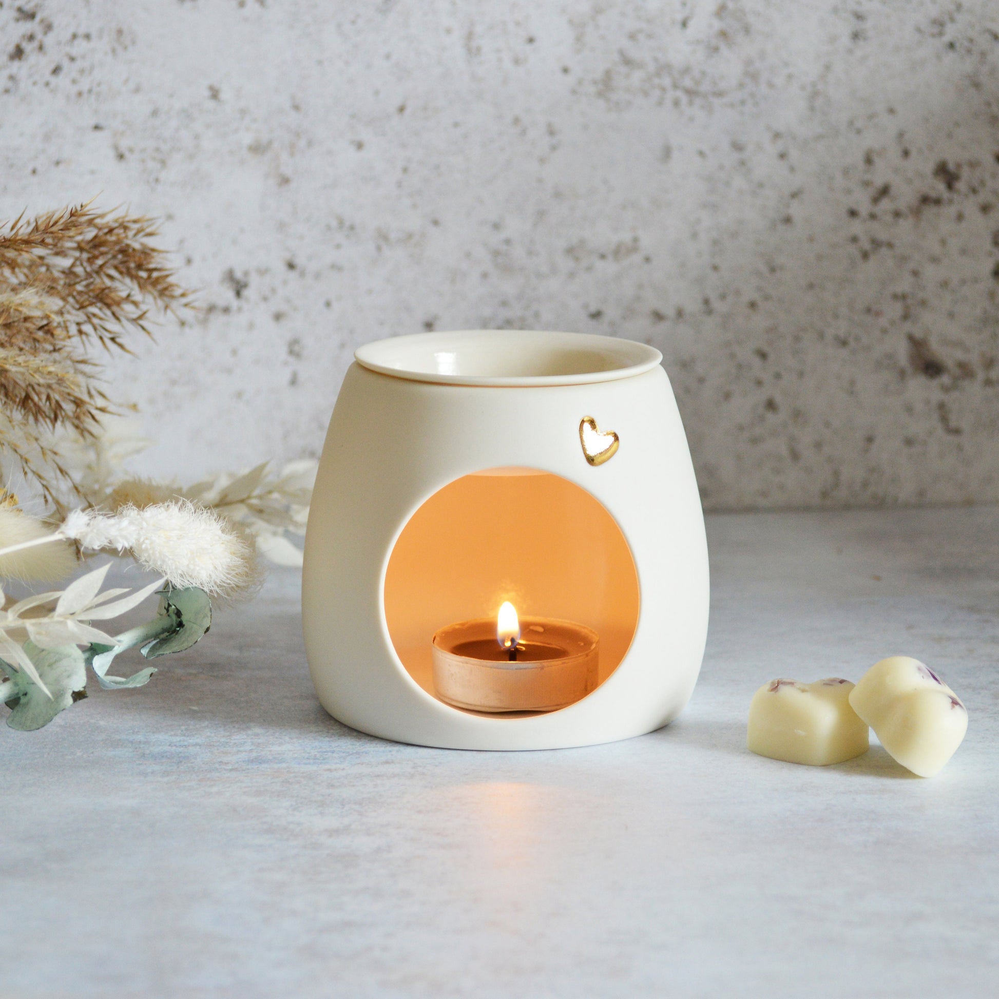 Wax And Oil Burner With A Gold Embossed Heart And Detachable Lid